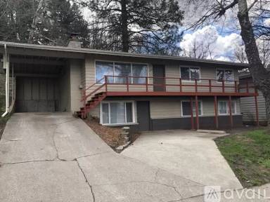 Main picture of 1725 NE Valley Rd