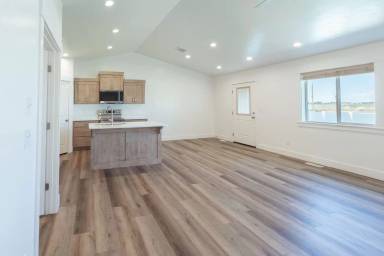 Main picture of 3717 Razor Cir