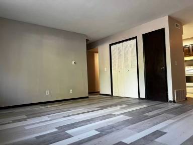 Main picture of 1634 W 42nd St