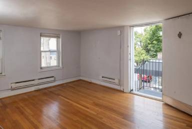 Main picture of 825 Frederick Rd