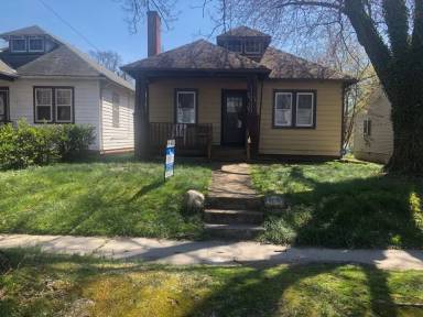 Main picture of 407 E Gladstone Ave
