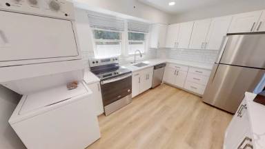 Main picture of 1615 Peach St