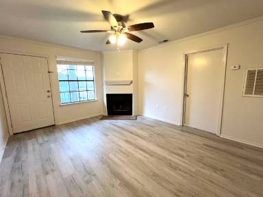 Main picture of 921 W Tony St