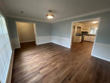 Main picture of 1804 Nixon Ave NE