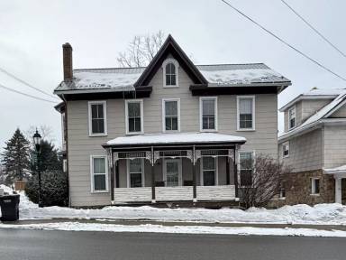 Main picture of 137 E Pine Grove Rd