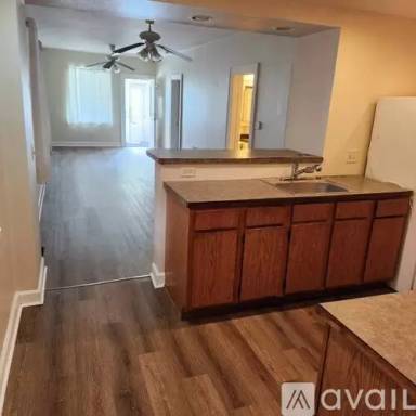Main picture of 916 Monroe Ave