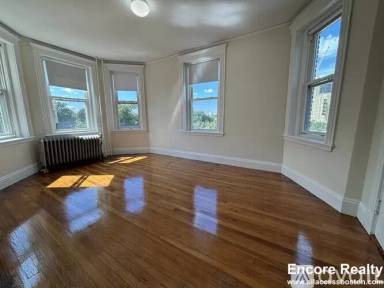 Main picture of 275 Park Dr