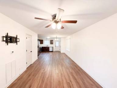 Main picture of 927 Oak Ln