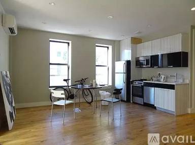 Main picture of 451 Woodward Ave