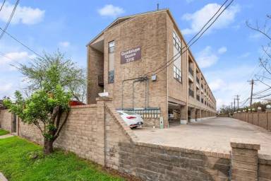 Main picture of 3316 Guadalupe St