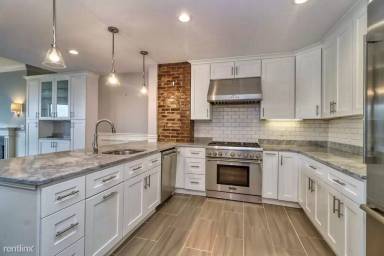 Main picture of 127 Bay State Rd