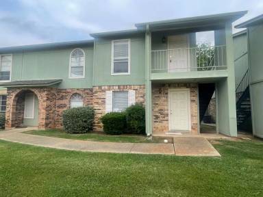 Main picture of Village At The Downs