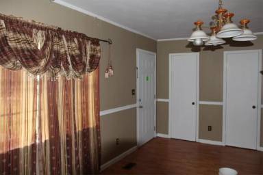 Main picture of 2000 Coves Ct