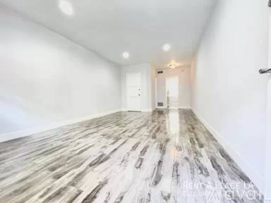Main picture of 425 N Oakhurst Dr