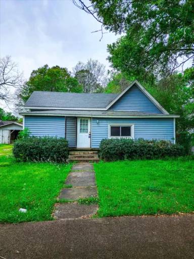 Main picture of 215 N Magnolia St