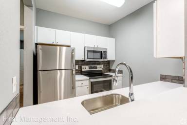 Main picture of 935 Michigan St