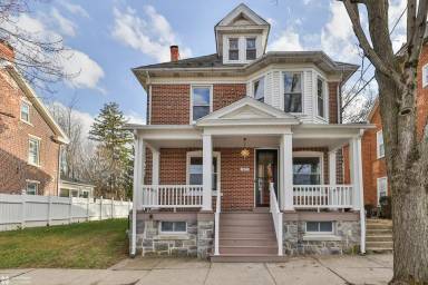 Main picture of 67 W Laurel St