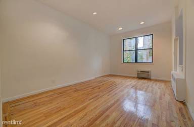 Main picture of 225 E 10th St