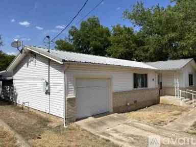 Main picture of 705 College St