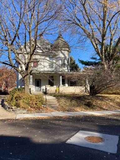 Main picture of 520 W 7th St