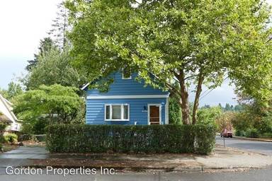 Main picture of 8438 SE 21st Ave