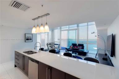 Main picture of Onyx On the Bay