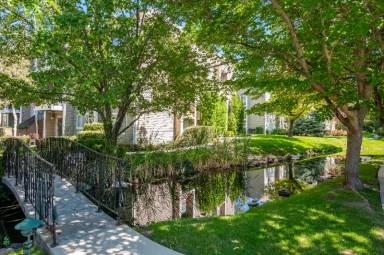 Main picture of 1030 E Quail Vista Ct