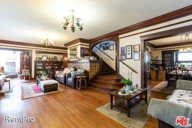 Main picture of 1815 S St Andrews Pl
