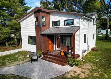 Main picture of 151 Clark