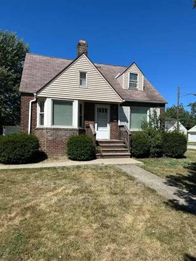 Main picture of 906 E 232nd St