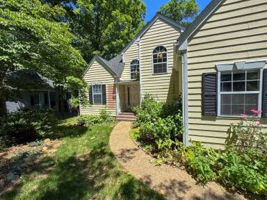 Main picture of 202 Blackthorn Ln