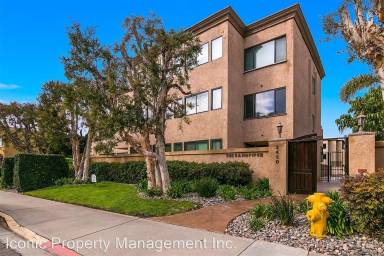 Main picture of 2420 Torrey Pines Rd