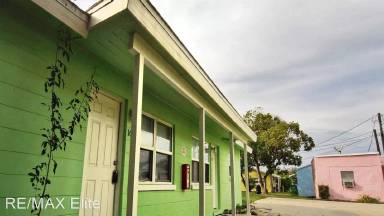 Main picture of 1420 Avocado Ave