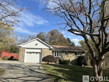 Main picture of 839 Parkside Ave