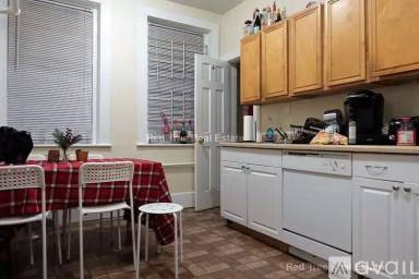 Main picture of 447 Park Dr