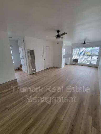 Main picture of 210 W Tujunga Ave