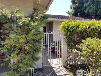 Main picture of 1588 English Dr