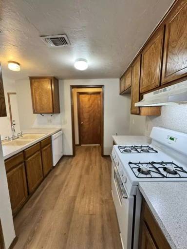Main picture of 8606 S Drexel Pl