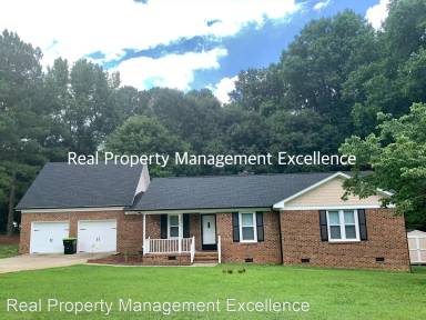Main picture of 2005 Valley Dr