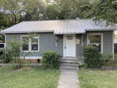 Main picture of 615 N Carroll Blvd