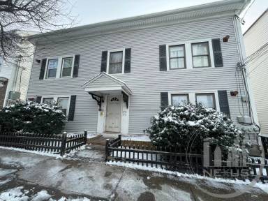 Main picture of 370 River St