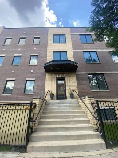 Main picture of 2317 W Armitage Ave