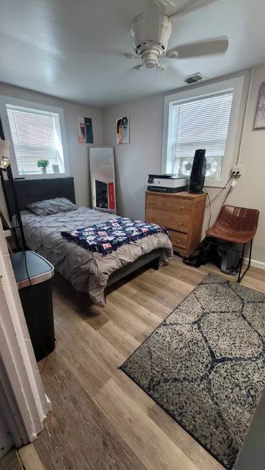 Main picture of 501 Hutchison St