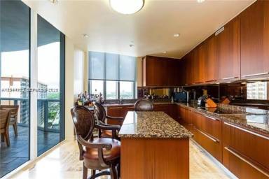 Main picture of Tdr Tower I Condo