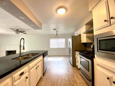 Main picture of 5694 N 9th St