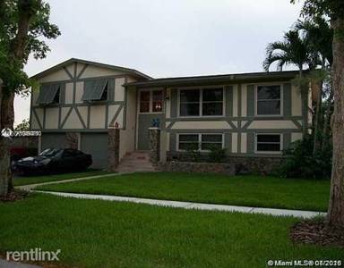 Main picture of 19904 SW 80th Ct