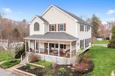 Main picture of 33 Ipswich Dr
