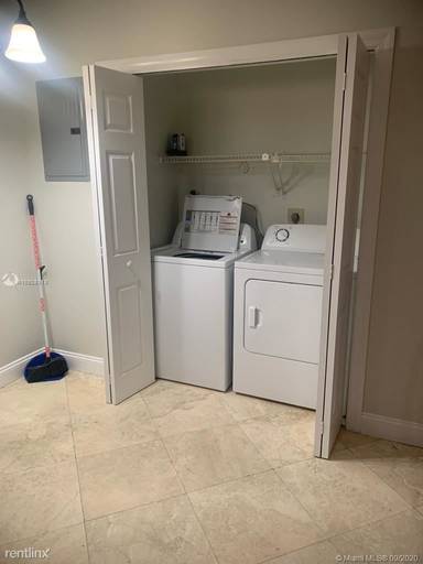 Main picture of 5201 SW 31st Ave