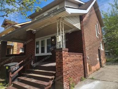 Main picture of 2989 Clairmount St