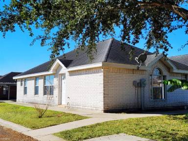 Main picture of 2502 Cervantes Ave